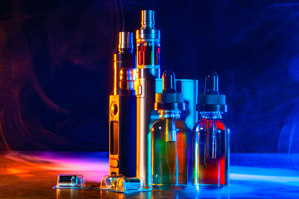 Vape ieftin vs vape premium — dispozitive vape tip mod cu atomizor, alături de lichide și rezistențe de rezervă