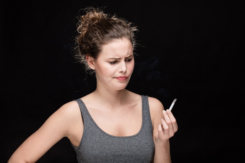 Mulți fumători sunt conștienți de efectele negative ale nicotinei, însă aleg să le ignore. Cu toate acestea, vapatul poate fi alternativa mai sănătoasă la fumatul tradițional