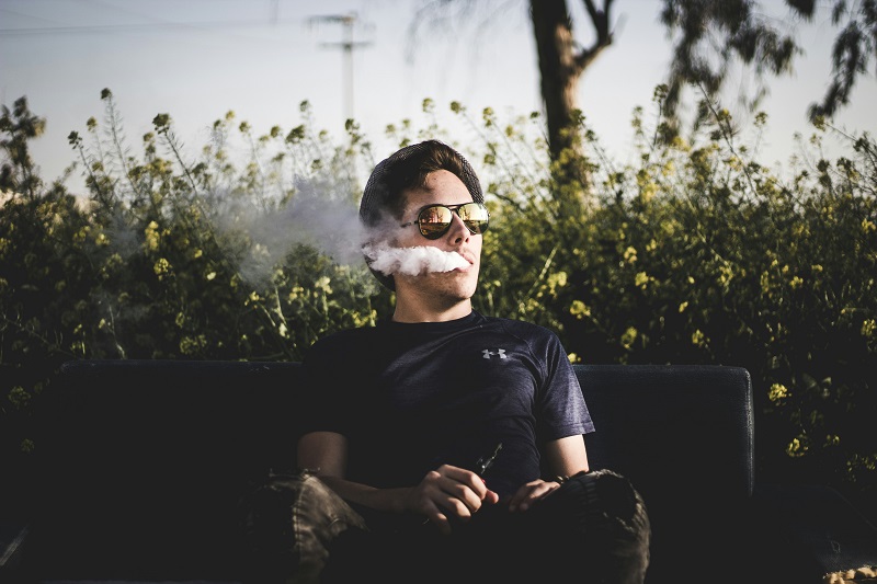 Vapatul pe timp de vară este relaxant și revigorant atunci când știi ce țigară electronică și ce arome să folosești